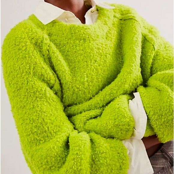 NWT FREE PEOPLE GREEN TEDDY FUZZY SOFT OVERSIZED TUNIC SWEATER- oversized item - Picture 2 of 4